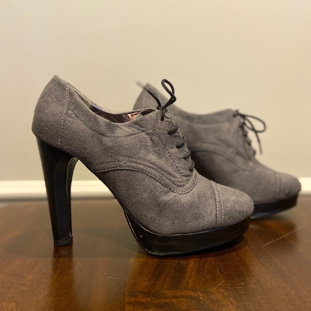 Womens size 9 brand new heels